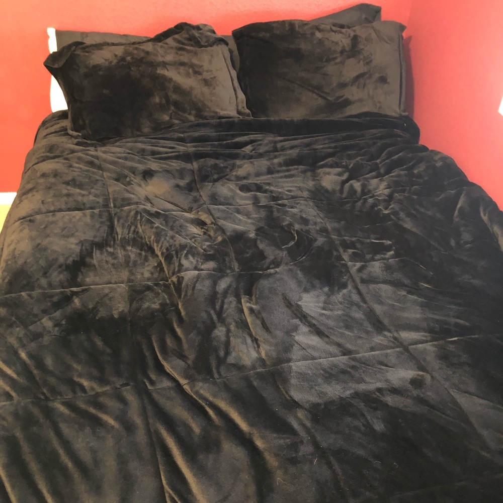 Sherpa blanket and fuzzy pillow cases (set)